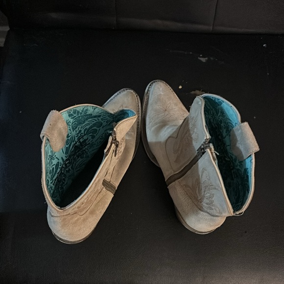 Cute Corral Cowgirl Booties Size 8. - Picture 6 of 8